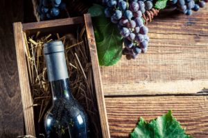 Cassette_per_vino_vino_su_misura_packaging_packaging_online_ristorazione_delivery_cassette_legno_cassette_Cassette_per_vino_vino_su_misura_uva-nera