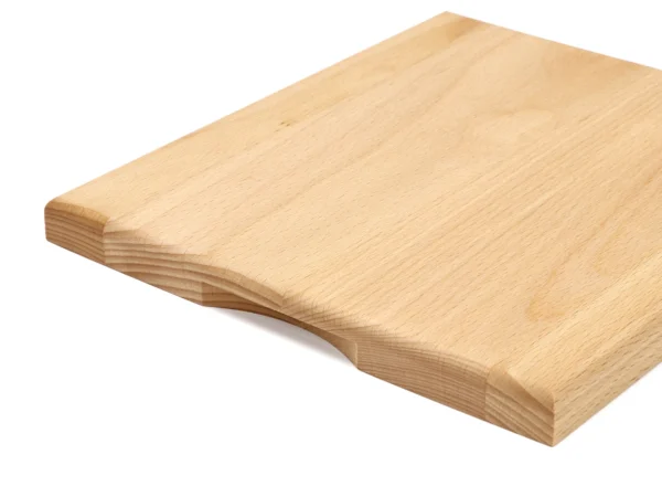 Dettaglio dell’incavo per la presa sul tagliere rettangolare in legno di faggio – TA2522.