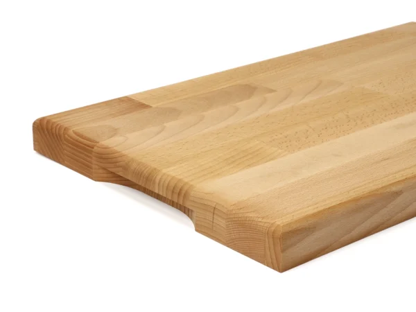 Dettaglio dell’incavo per la presa sul tagliere rettangolare in legno di faggio – TA5030.