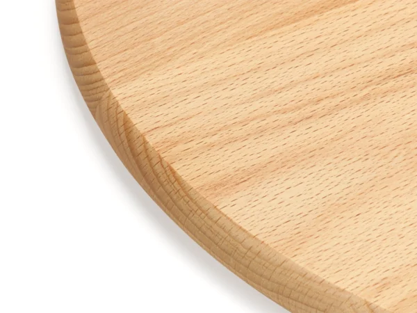 Dettaglio della smussatura del tagliere rotondo in legno di faggio Ø 400 mm – TAQ4022.